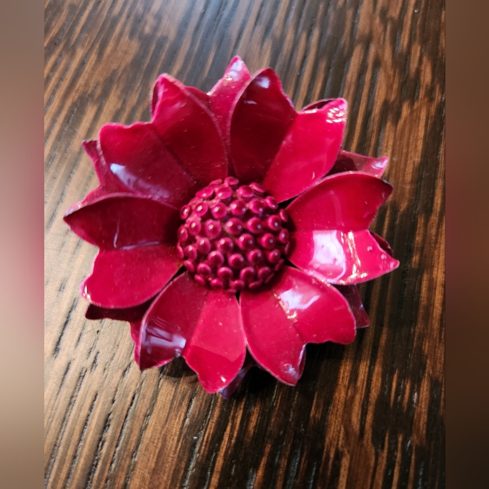 Vintage Fuschia/Magenta Enamel Flower Pin 🌺 Brooch EUC $19